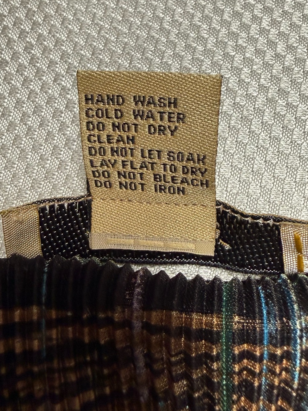 Sleeveless Multicolor Plaid-Effect Tank Top — Black Base - Picture 4 of 5